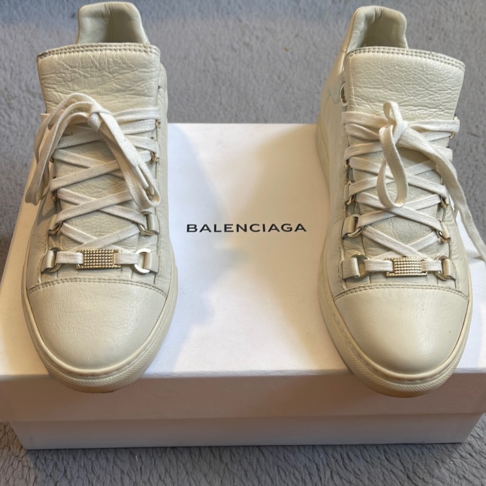 Balenciaga sneakers box included and dust bag